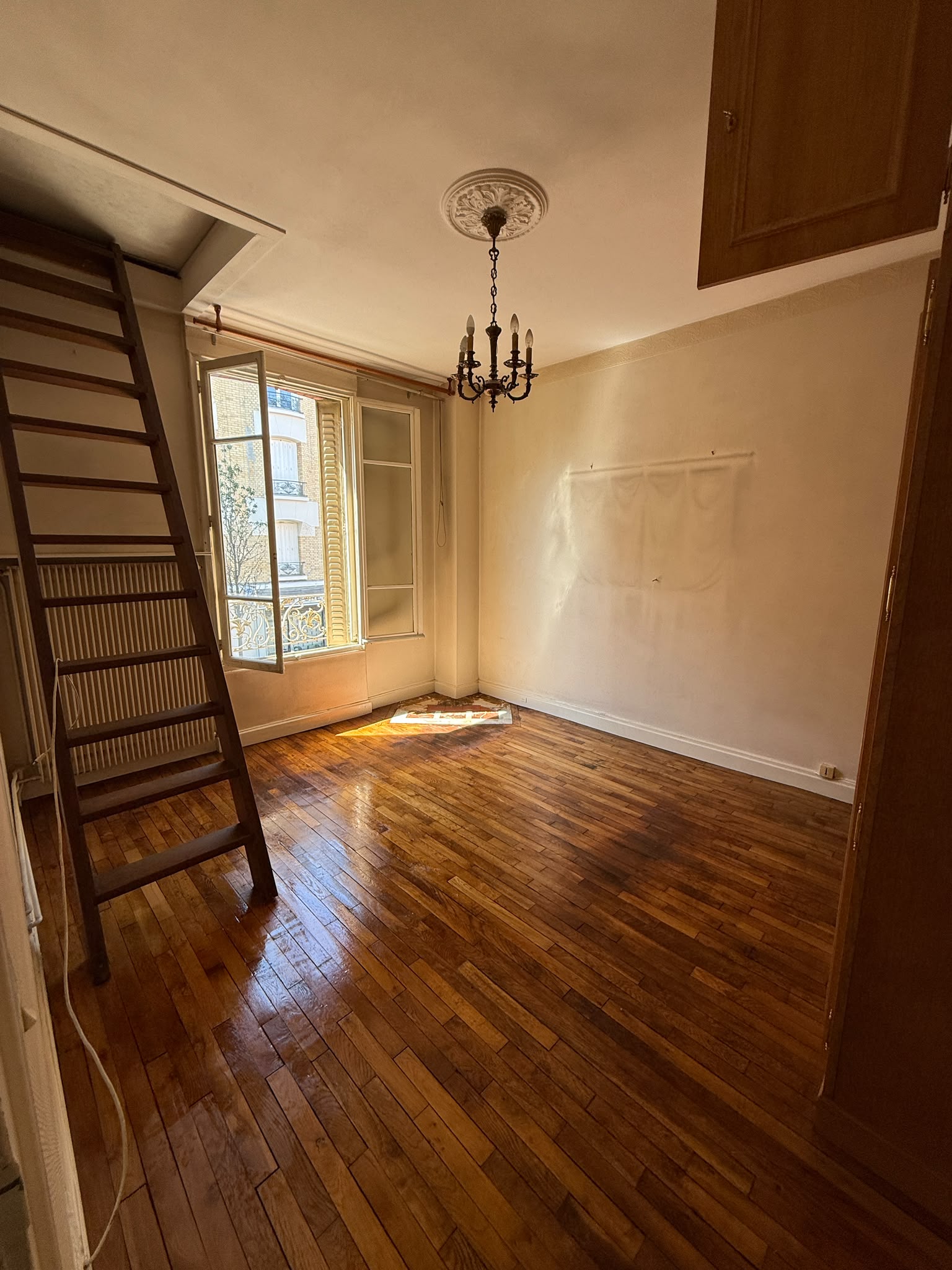 Parquet nettoyé après débarras Diogène Nice